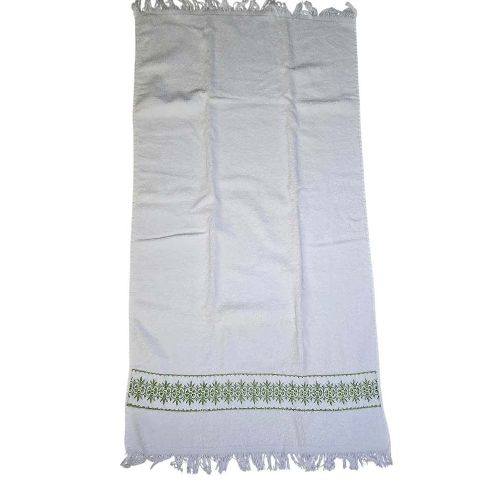 Vintage Royal Family By Cannon Mid Century Green Embroidery Bath/Hand Towel Set